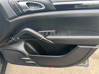 Porsche Cayenne 3.0 TD V6 TiptronicS 4WD Euro 6 (s/s) 5dr