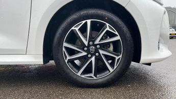 Toyota Yaris 1.5 VVT-h Design E-CVT Euro 6 (s/s) 5dr