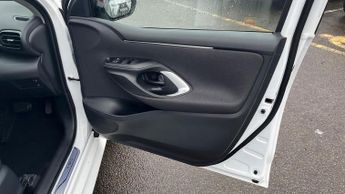 Toyota Yaris 1.5 VVT-h Design E-CVT Euro 6 (s/s) 5dr