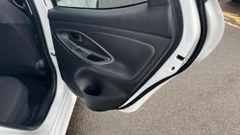 Toyota Yaris 1.5 VVT-h Design E-CVT Euro 6 (s/s) 5dr