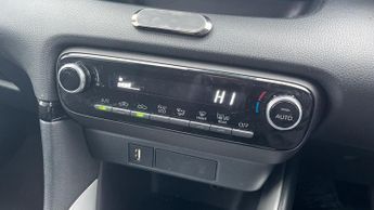 Toyota Yaris 1.5 VVT-h Design E-CVT Euro 6 (s/s) 5dr