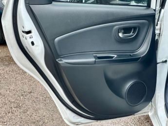 Toyota Yaris 1.5 VVT-h Excel E-CVT Euro 6 5dr (15in Alloy)