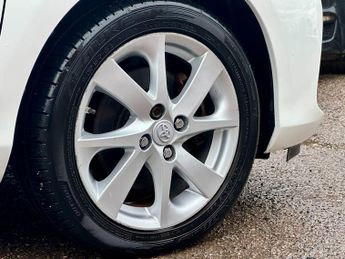 Toyota Yaris 1.5 VVT-h Excel E-CVT Euro 6 5dr (15in Alloy)