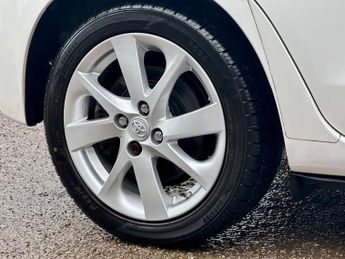 Toyota Yaris 1.5 VVT-h Excel E-CVT Euro 6 5dr (15in Alloy)