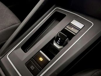 Volkswagen Golf 1.5 eTSI MHEV Life Hatchback 5dr Petrol Hybrid DSG Euro 6 (s/s) 