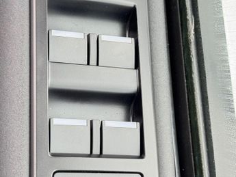 Land Rover Discovery 2.0 SD4 HSE SUV 5dr Diesel Auto 4WD Euro 6 (s/s) (240 ps)