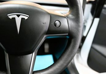 TESLA Model 3 Standard Range Plus Saloon 4dr Electric Auto RWD (241 bhp) +FREE