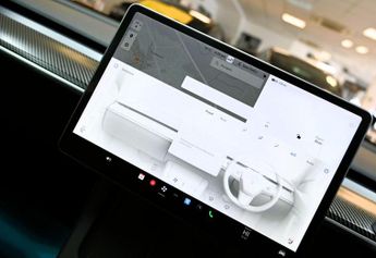 TESLA Model 3 Standard Range Plus Saloon 4dr Electric Auto RWD (241 bhp) +FREE