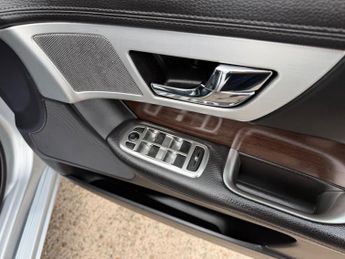 Jaguar XF 3.0d V6 Luxury Auto Euro 5 (s/s) 4dr