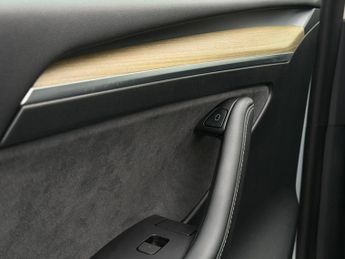 Tesla Model Y (Dual Motor) Performance Auto 4WDE 5dr