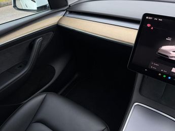 Tesla Model Y (Dual Motor) Performance Auto 4WDE 5dr