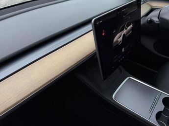 Tesla Model Y (Dual Motor) Performance Auto 4WDE 5dr