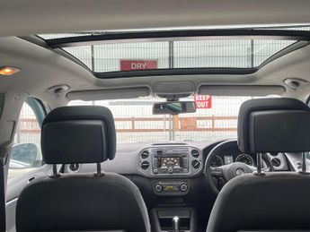 Volkswagen Tiguan 2.0 TDI BlueMotion Tech SE DSG 4WD Euro 5 (s/s) 5dr