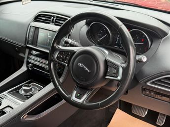 Jaguar F-PACE 2.0 D180 R-Sport Auto AWD Euro 6 (s/s) 5dr