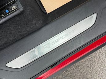 Jaguar F-PACE 2.0 D180 R-Sport Auto AWD Euro 6 (s/s) 5dr