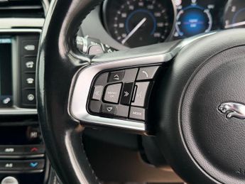 Jaguar F-PACE 2.0 D180 R-Sport Auto AWD Euro 6 (s/s) 5dr