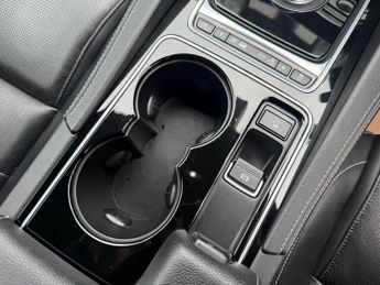 Jaguar F-PACE 2.0 D180 R-Sport Auto AWD Euro 6 (s/s) 5dr