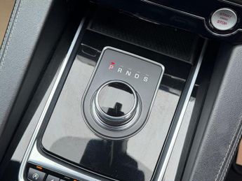 Jaguar F-PACE 2.0 D180 R-Sport Auto AWD Euro 6 (s/s) 5dr