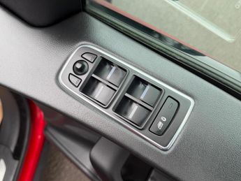 Jaguar F-PACE 2.0 D180 R-Sport Auto AWD Euro 6 (s/s) 5dr