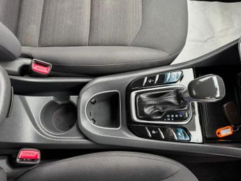 Hyundai IONIQ 1.6 h-GDi Premium DCT Euro 6 (s/s) 5dr