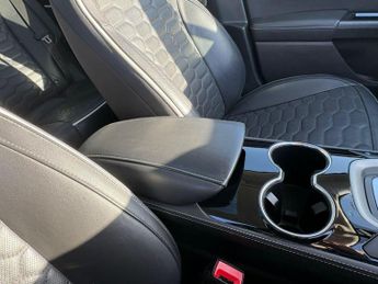 Ford Mondeo 2.0T EcoBoost Vignale Auto Euro 6 (s/s) 5dr