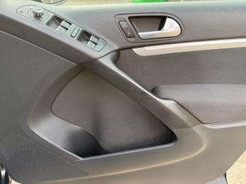 Volkswagen Tiguan 2.0 TDI BlueMotion Tech Match 4WD Euro 5 (s/s) 5dr