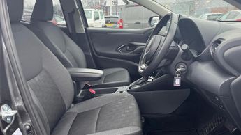 Toyota Yaris 1.5 VVT-h Design E-CVT Euro 6 (s/s) 5dr