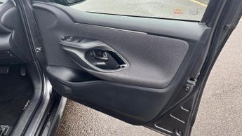 Toyota Yaris 1.5 VVT-h Design E-CVT Euro 6 (s/s) 5dr