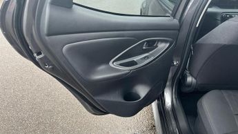 Toyota Yaris 1.5 VVT-h Design E-CVT Euro 6 (s/s) 5dr
