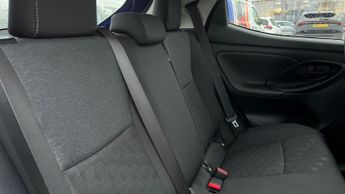 Toyota Yaris 1.5 VVT-h Design E-CVT Euro 6 (s/s) 5dr