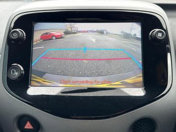 Toyota AYGO 1.0 VVT-i x-trend Funroof x-shift Euro 6 5dr