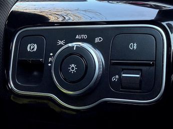 Mercedes-Benz A Class 1.3 A180 AMG Line Edition (Executive) 7G-DCT Euro 6 (s/s) 5dr