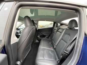 Tesla Model Y LONG RANGE AWD