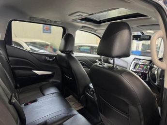 Nissan Navara 2.3 dCi N-Guard Pickup Double Cab 4dr Diesel Auto 4WD Euro 6 (19