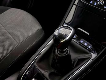 Vauxhall Grandland X 1.2 Turbo Design Line SUV 5dr Petrol Manual Euro 6 (s/s) (130 ps