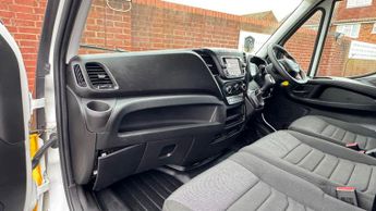 Iveco Daily 2.3D HPI 14V Business 35S 3520 Panel Van 5dr Diesel HiMatic MWB 