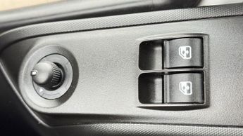 Iveco Daily 2.3D HPI 14V Business 35S 3520 Panel Van 5dr Diesel HiMatic MWB 