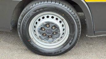 Iveco Daily 2.3D HPI 14V Business 35S 3520 Panel Van 5dr Diesel HiMatic MWB 