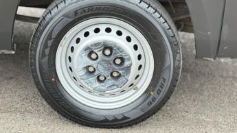 Iveco Daily 2.3D HPI 14V Business 35S 3520 Panel Van 5dr Diesel HiMatic MWB 