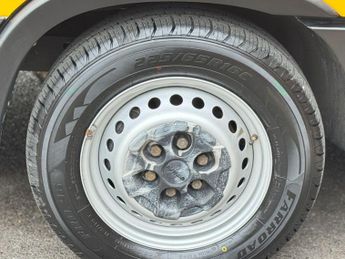 Iveco Daily 2.3D HPI 14V Business 35S 3520 Panel Van 5dr Diesel HiMatic MWB 