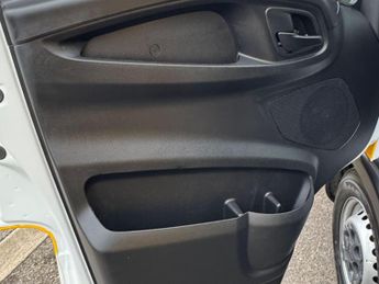 Iveco Daily 2.3D HPI 14V Business 35S 3520 Panel Van 5dr Diesel HiMatic MWB 