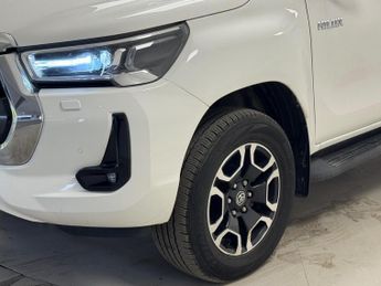 Toyota Hilux 2.4 D-4D Invincible Auto 4WD Euro 6 (s/s) 4dr