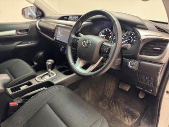 Toyota Hilux 2.4 D-4D Invincible Auto 4WD Euro 6 (s/s) 4dr