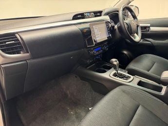 Toyota Hilux 2.4 D-4D Invincible Auto 4WD Euro 6 (s/s) 4dr