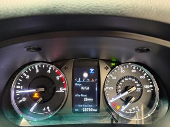 Toyota Hilux 2.4 D-4D Invincible Auto 4WD Euro 6 (s/s) 4dr