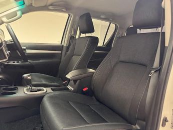 Toyota Hilux 2.4 D-4D Invincible Auto 4WD Euro 6 (s/s) 4dr