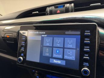 Toyota Hilux 2.4 D-4D Invincible Auto 4WD Euro 6 (s/s) 4dr