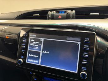 Toyota Hilux 2.4 D-4D Invincible Auto 4WD Euro 6 (s/s) 4dr