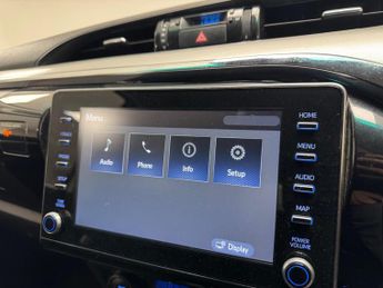 Toyota Hilux 2.4 D-4D Invincible Auto 4WD Euro 6 (s/s) 4dr