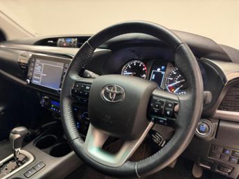 Toyota Hilux 2.4 D-4D Invincible Auto 4WD Euro 6 (s/s) 4dr